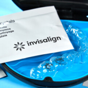 Segredo da manutenção fácil do Invisalign em BH